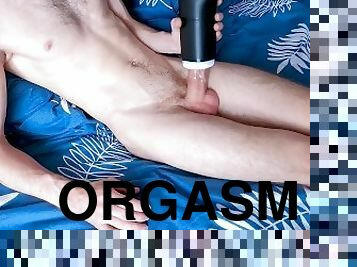 I jerk off my dick with a masturbator and get great pleasure from orgasm,male masturbation cups