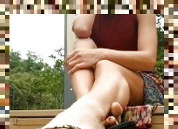 (Preview)E18: It's exciting! Let's play an outdoor JOI game with flip flop and foot tease!