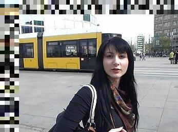 Fremder Typ fickt mich beim Date public mitten in Berlin durch und lässt mich Sperma schlucken