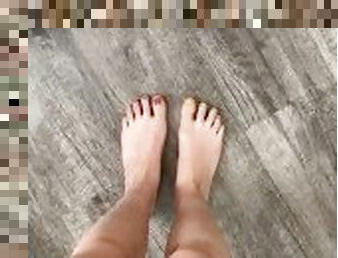 LONG AND PRETTY PAINTED TOES - FEET WORSHIP