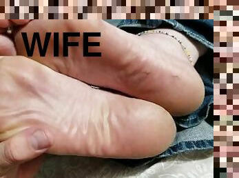 BBW PAWG WiFEYRED's Soles Smelling, Feet Up Close