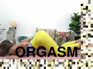 Warm up your body for a deep and intense orgasm with Noasanayogagirl
