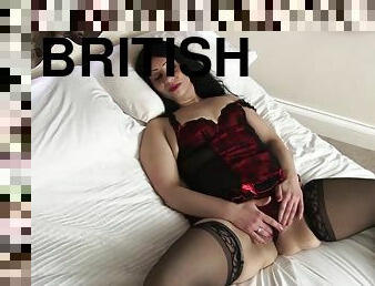 Hot British Milf Getting Naked And Naughty - Alyshia