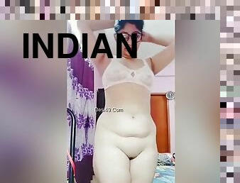 Sexy Indian Girl Showing Her Big Ass And Pussy