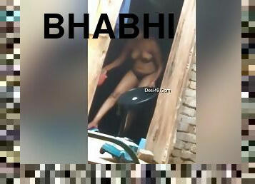 Today Exclusive- Desi Bhabhi Bathing Record By Hidden Cam