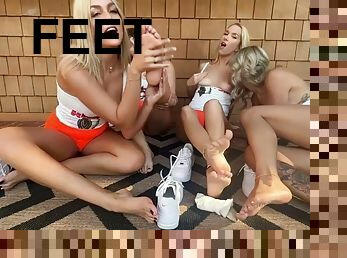 Hooters girls feet and tits JOI