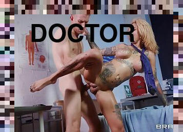 Bonnie Rotten squirts like crazy on doctor's pecker