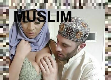 Muslim lovers try making sex with each other