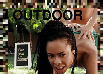 Sporty Latina Kira Noir gets fucked outdoors