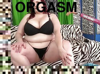 Fat whore Asstyn Martin fucked to orgasm with a dildo machine