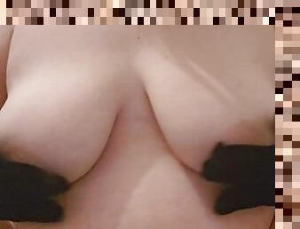 Des gros seins de cochonne