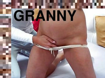 Hot granny gets tongued