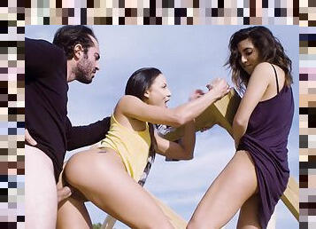 Beach Fun Outdoor Threesome - Frida Sante, Cassie Del Isla, Miguel Zayas - Cassie del isla