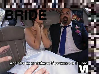 VIP4K. Enticing bride-to-be rocks out with injured guy before husband - Public