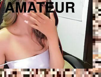 Hot Amateur Webcam Teen Masturbates For Her Fans