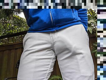 Big public bulge. Freeballing in skinny Dickies 