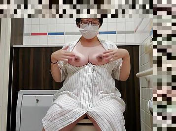 A Married Woman Masturbates While Holding Back Her Voice In The Toilet
