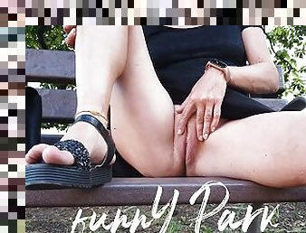Mia moglie si toglie gli slip e si masturba in un parco pubblico