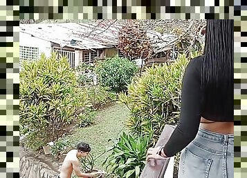 Horny gardener fucks the latina samantha&#039;s pussy - Porn in Spanish