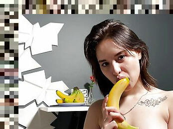 Karolina Gemain masturbates her wet pussy with a banana