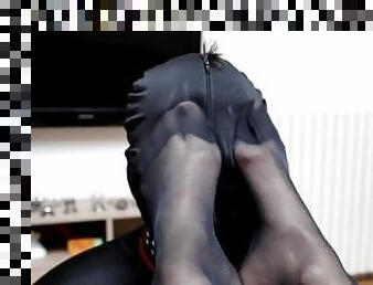 Maîtresse Julia - Teaser - Having fun with this foot and pantyhose fetish slave