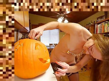 Carve a pumpkin with me for Halloween