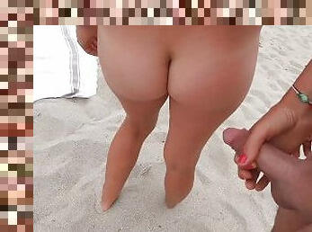 ENVIE DE SEXE A LA PLAGE je lui propose de me baiser avant que sa femme arrive @juicy_july