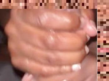 mastubasi, amatir, sayang, berkulit-hitam, penis-besar, handjob-seks-dengan-tangan-wanita-pada-penis-laki-laki, sudut-pandang, penis