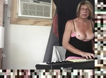 TS Traci Ann Topless Piano what a day for a daydream ???? xoxo