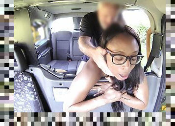 Bespectacled ebony slut gets really dirty with her male cab driver