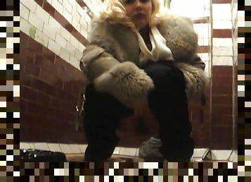 Sexy blonde is pissing sexy in the cold situation