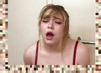 CHUBBY TEEN MASTURBATES SECRETLY IN BATHROOM WHILE GUEST ARE NEXT DOOR