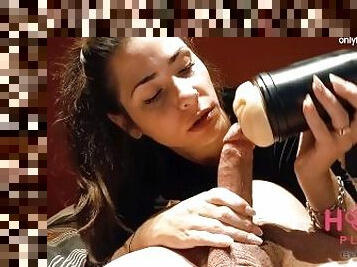 The friend of my girlfriend drains my balls with a vibrating penis sleeve - HONEY PLAY BOX 15%OFF