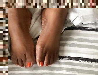 Cummy ebony orange toes