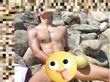 Caribeño se excita en la playa para luego masturbarse  @SaosMusica