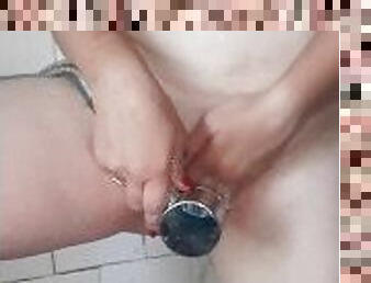 MILF smeared with honey, slapped her ass and masturbated in the shower