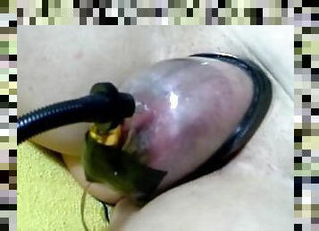 Dottoressa italiana gioca con una pompa sulla figa