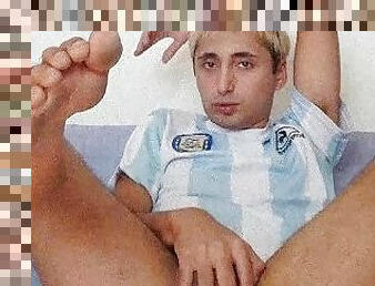 ARGENTINO JERK HIS HUGE DICK AND SHOW HIS BIG ASS