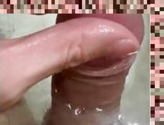 Hand job in Bathtub ?????