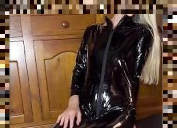 Hot aussie milf in milking a cumload all over her catsuit