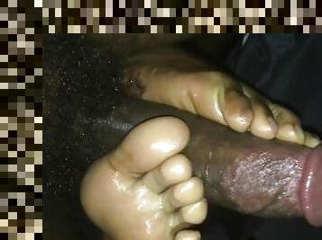 Unbelievable soles and toes footjob…first cum shot on her wrinkles was amazing