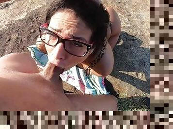 Sexo arriscado na praia, Ele me comeu todinha e ainda gozou na minha bunda grande