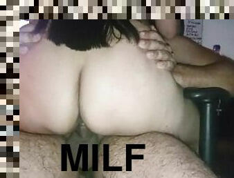 Milf Colombiana me seduce bailando para  follar en la silla gamer