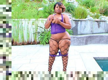 Fat ass ebony woman loads massive white inches in her cunt